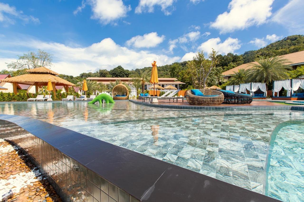 U Rip Resort Phi Phi Hotel Exterior photo
