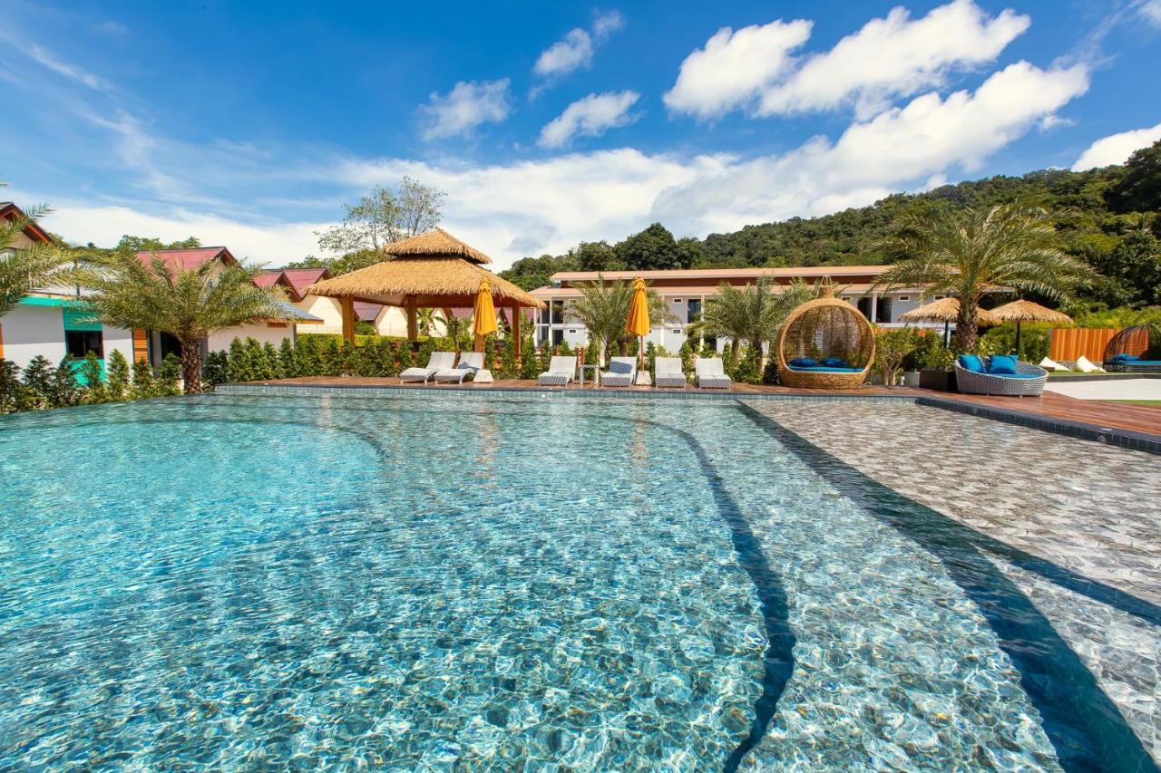 U Rip Resort Phi Phi Hotel Exterior photo