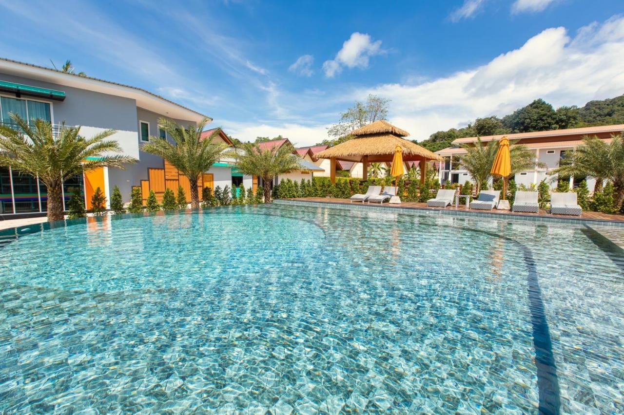 U Rip Resort Phi Phi Hotel Exterior photo