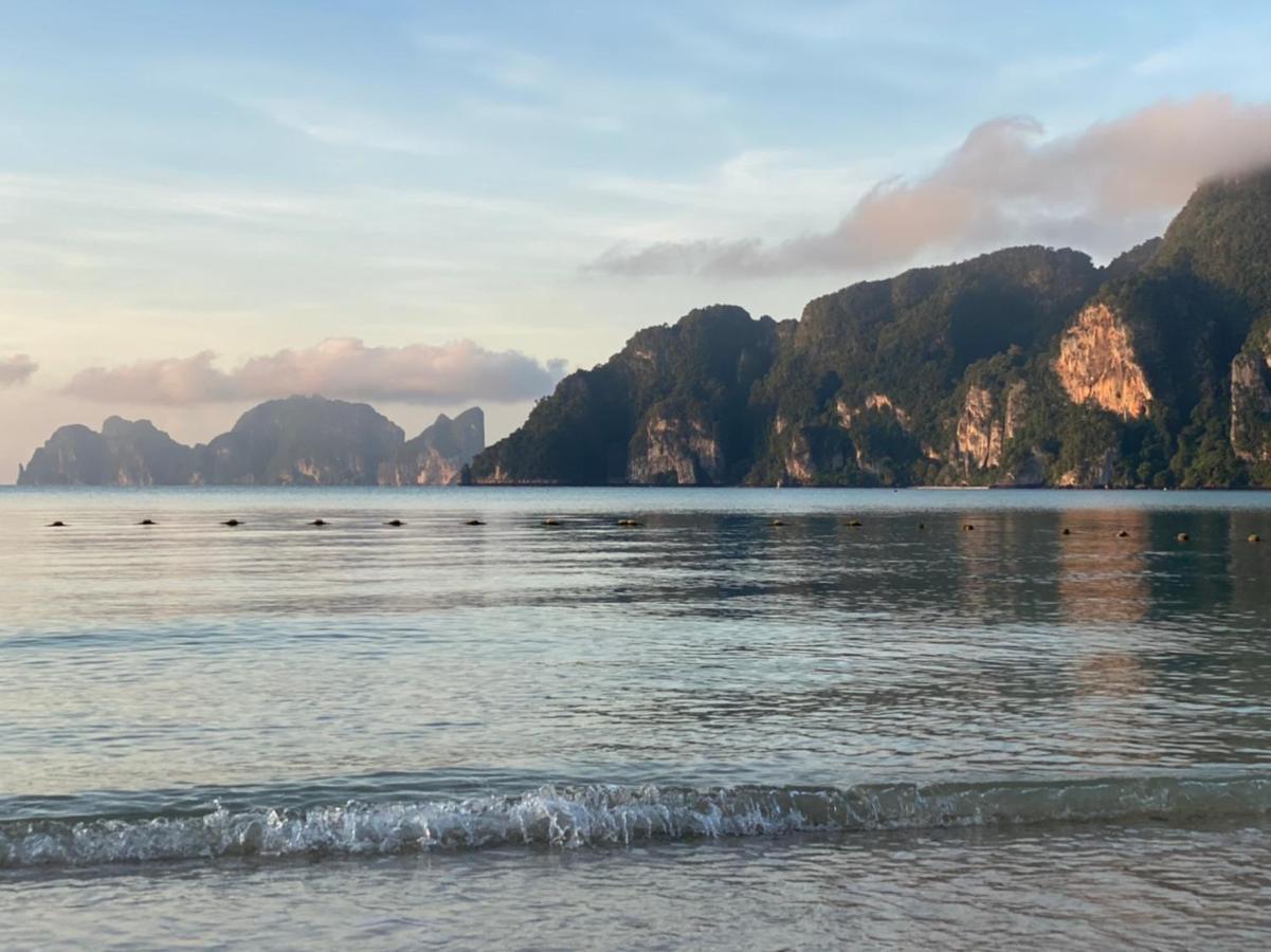 U Rip Resort Phi Phi Hotel Exterior photo