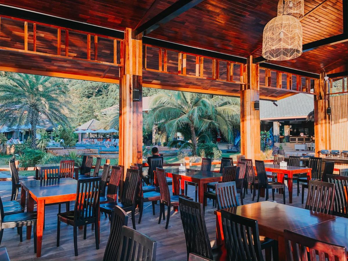 U Rip Resort Phi Phi Hotel Exterior photo